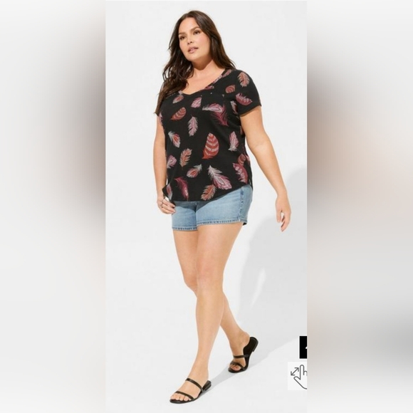 NWT Torrid Feather T-shirt Sz 3 (22-24) - Picture 1 of 4